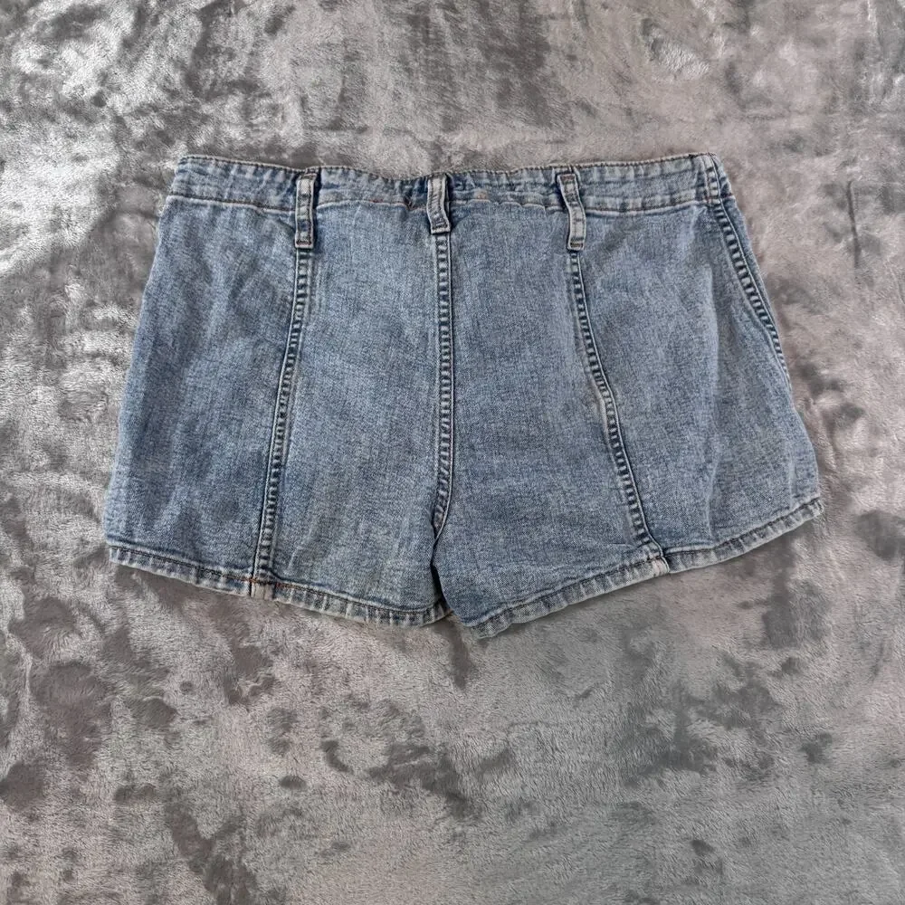 WILD FABLE Women Size 8 Super High Rise Jean Shorts Denim Light Wash Seamed